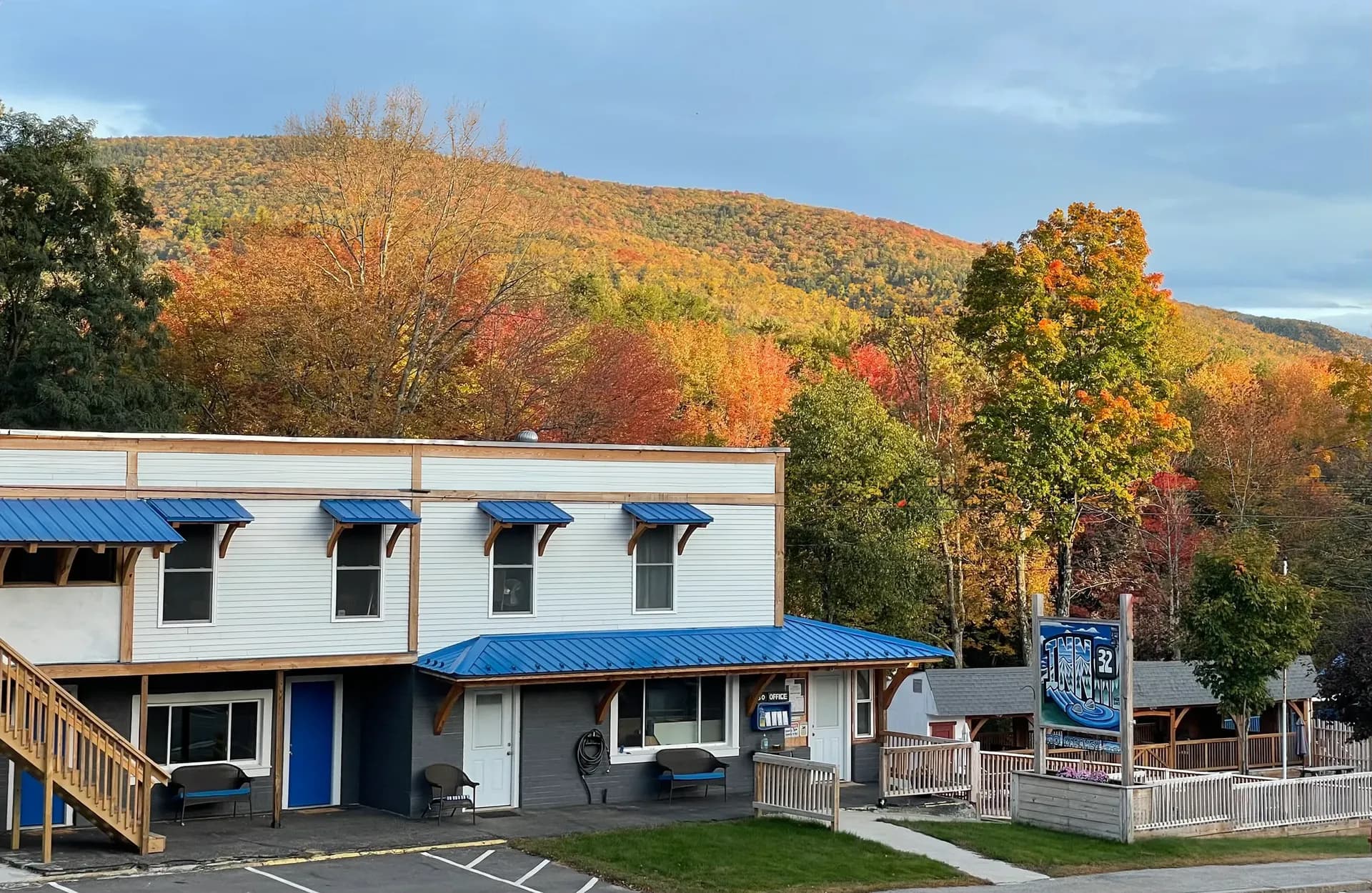Inn 32 front exterior with parking on Main Street in North Woodstock